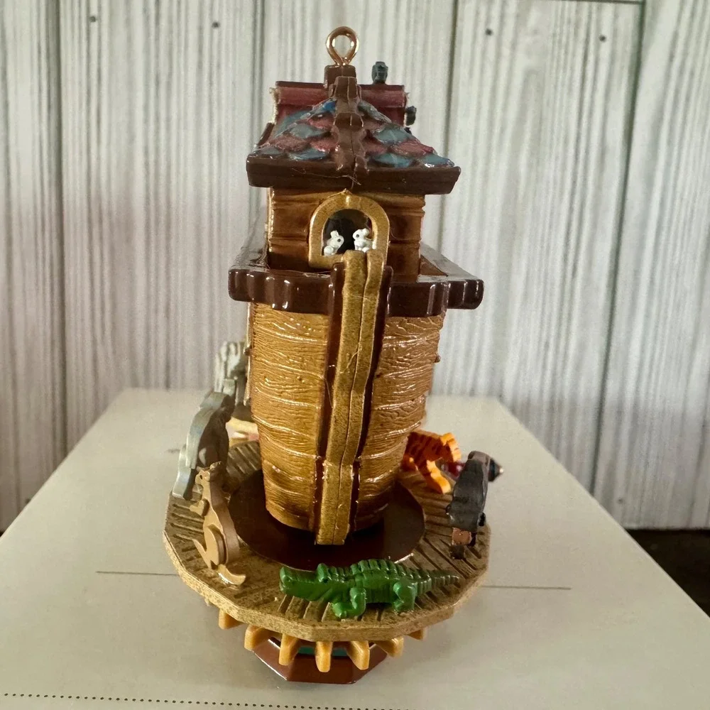 Hallmark Keepsake Noahs Ark Ornaments 2007 & 2006 Magic Motion Ken Crow Set